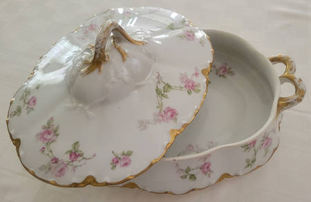 Schleiger 31 Oval Covered Vegetable