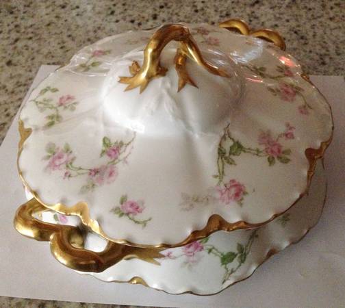 Schleiger 31 Round Covered Vegetable