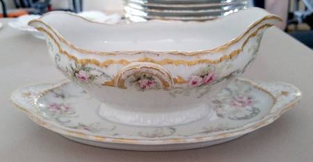 Schleiger 312E Gravy Boat with Attached Underplate