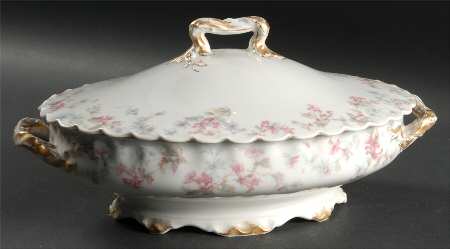 Schleiger 32 Oval Covered Vegetable