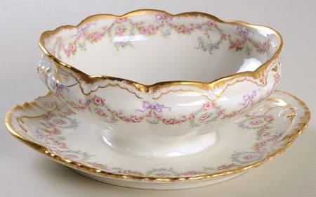 Schleiger 330 Gravy Boat with Attached Underplate