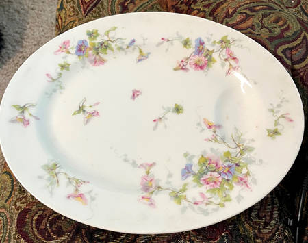 Schleiger 333 11" Oval Serving Platter with Well