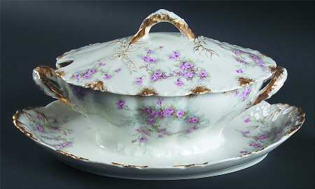Schleiger 342G Gravy Boat w/Attached Underplate & Lid