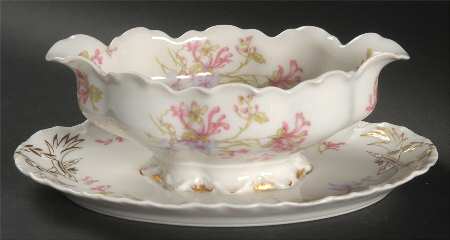 Schleiger 36k Gravy Boat with Attached Underplate
