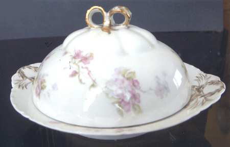 Schleiger 37 Round Covered Butter