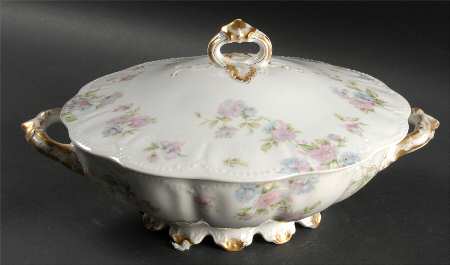 Schleiger 39 Round Covered Vegetable
