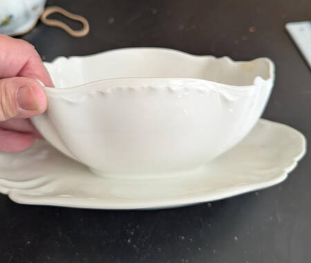 Schleiger 411 Gravy Boat with Attached Underplate