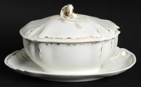 Schleiger 420 Gravy Boat w/Attached Underplate & Lid