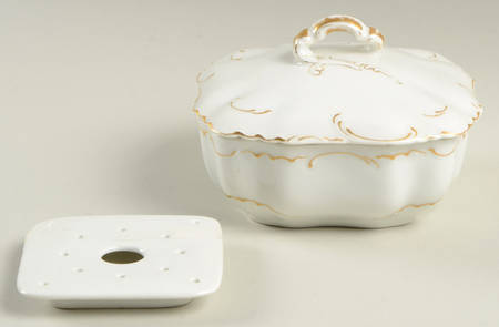 Schleiger 421 Butter Box & Lid with Strainer