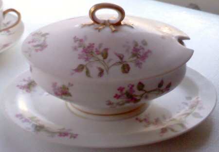 Schleiger 444h Gravy Boat w/Attached Underplate & Lid
