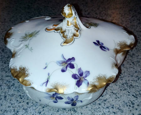 Schleiger 453d Butter Box & Lid with Strainer