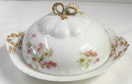 Schleiger 459C Round Covered Butter with Strainer