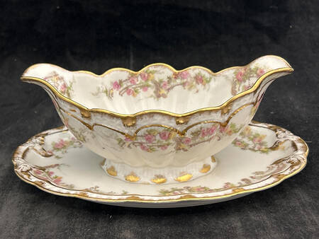 Schleiger 475c Gravy Boat with Attached Underplate