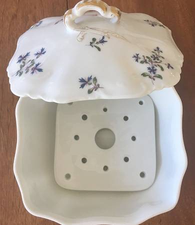 Schleiger 477 Round Covered Butter with Strainer