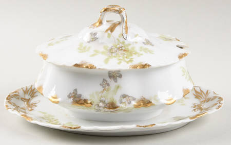 Schleiger 52h Gravy Boat w/Attached Underplate & Lid