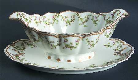 Schleiger 543 Gravy Boat with Attached Underplate