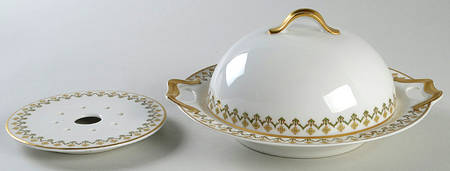 Schleiger 570 Round Covered Butter with Strainer