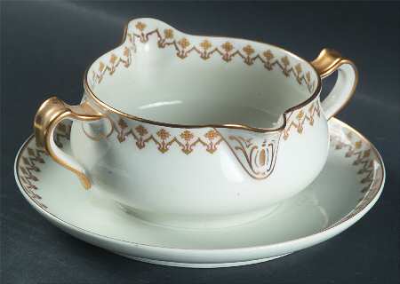 Schleiger 570 Gravy Boat with Attached Underplate