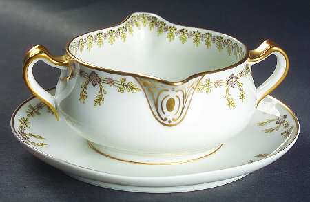 Schleiger 580 Gravy Boat with Attached Underplate