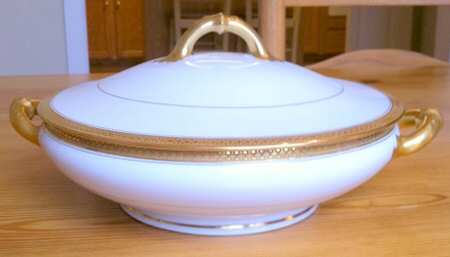 Schleiger 586 Round Covered Vegetable