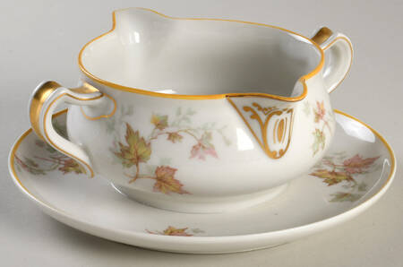 Schleiger 60B Round Gravy Boat/Attached Underplate