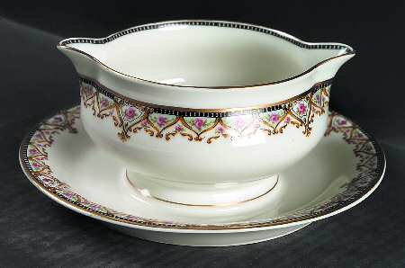 Schleiger 617b Gravy Boat with Attached Underplate