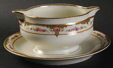 Schleiger 618 Gravy Boat with Attached Underplate