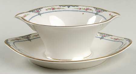 Schleiger 618a Gravy Boat with Attached Underplate