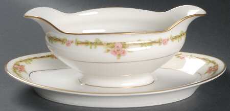 Schleiger 625 Gravy Boat with Attached Underplate