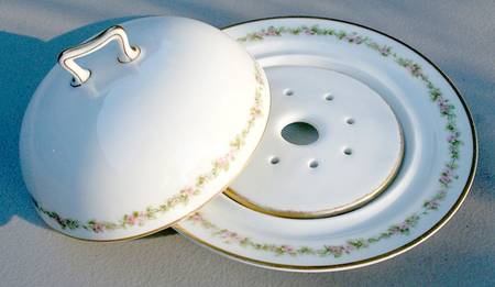 Schleiger 626 Round Covered Butter with Strainer