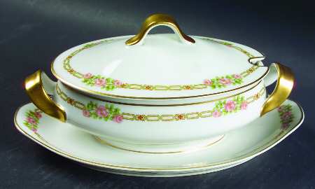 Schleiger 635 Gravy Boat w/Attached Underplate & Lid