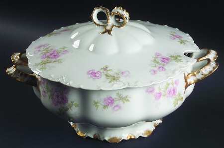 Schleiger 64 Tureen &  Lid