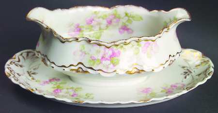Schleiger 66d Gravy Boat with Attached Underplate