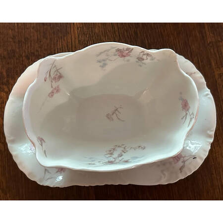 Schleiger 678A Gravy Boat with Attached Underplate