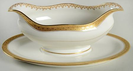Schleiger 777 Gravy Boat with Attached Underplate