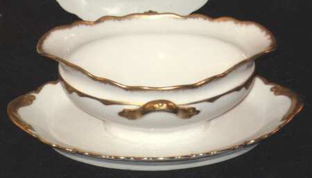 Schleiger 806 Gravy Boat with Attached Underplate