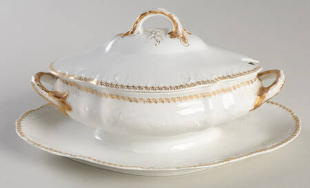 Schleiger 827 Gravy Boat w/Attached Underplate & Lid