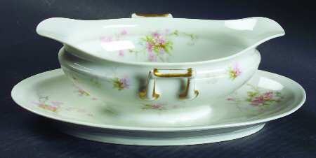 Schleiger 839 Gravy Boat with Attached Underplate