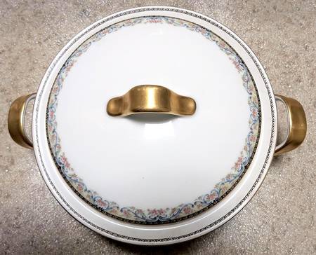 Schleiger 858 Round Covered Vegetable