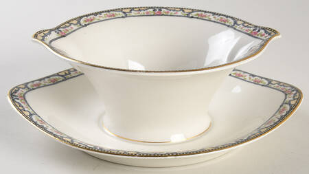 Schleiger 859 Round Gravy Boat/Attached Underplate
