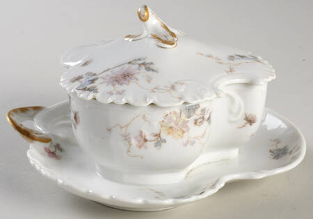 Schleiger 86 Sauce Boat with Attached Underplate & Lid