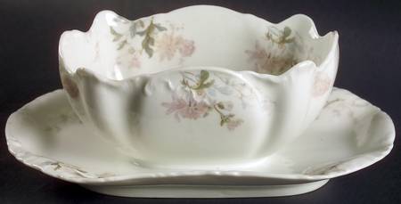 Schleiger 86 Gravy Boat with Attached Underplate
