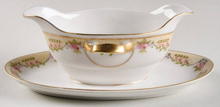 Schleiger 860 Gravy Boat with Attached Underplate