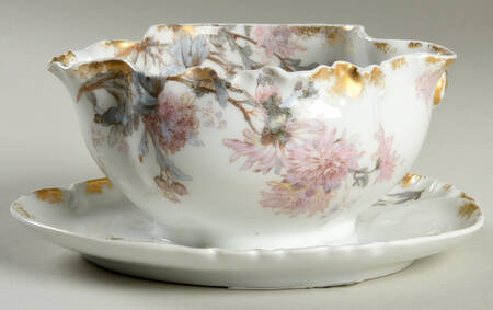 Schleiger 86A Gravy Boat with Attached Underplate