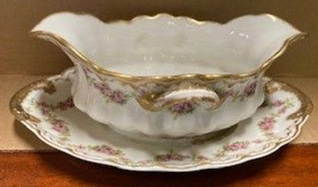 Schleiger 875 Gravy Boat with Attached Underplate