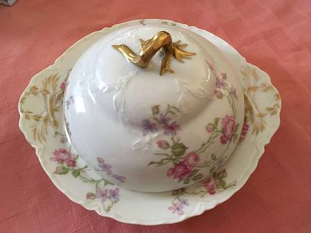 Schleiger 87g Round Covered Butter with Strainer