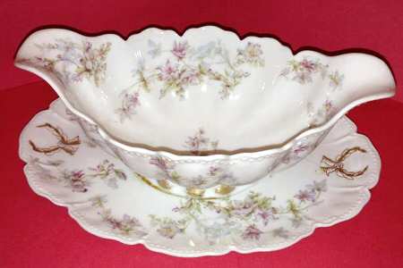 Schleiger 91b Gravy Boat with Attached Underplate