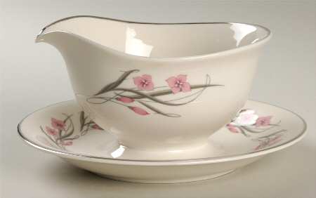 Serenade Gravy Boat with Attached Underplate