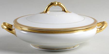 St. George Round Covered Vegetable