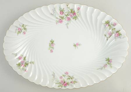 Sylvia White (Torse Shape) 15" Oval Serving Platter